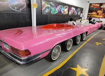 kentucky/henderson/attraction/hollywood-cars-museum-liberace-garage