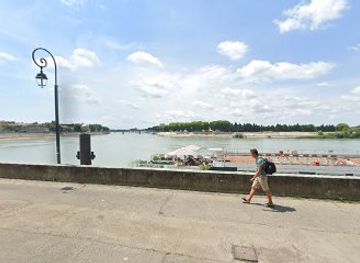 france/camargue/attraction/quai-lamartine