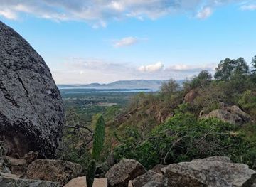 zimbabwe/great-zimbabwe-national-monument/attraction/lake-mutirikwi-recreational-park