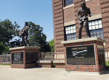 louisiana/shreveport/attraction/elvis-presley-statue