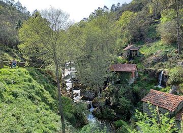 portugal/serra-do-montemuro/attraction/cascata-de-barrondes