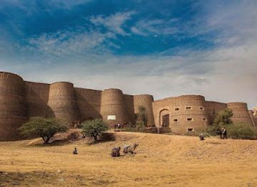 pakistan/cholistan-desert/attraction/derawar-fort