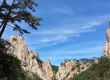 south-korea/seoraksan-national-park/attraction/cheonbuldong-valley