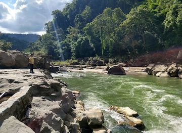 india/aizawl/attraction/azuali-waterfalls