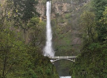 washington/columbia-river-gorge/attraction/multnomah-falls-recreation-area