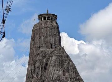 colombia/medellin/attraction/iglesia-nuestra-senora-de-chiquinquira