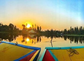 mexico/mexico-city/attraction/lunadas-in-trajinera-canals-of-xochimilco