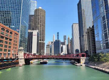 illinois/chicago/west-loop/attraction/riverwalk-100-w