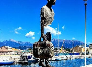 italy/versilia/attraction/monumento-della-madonnina