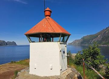 norway/senja-island/attraction/husoy-lighthouse
