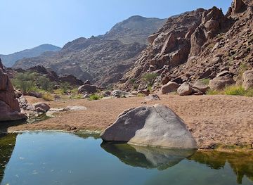 saudi-arabia/medina/attraction/walking-view-mountain