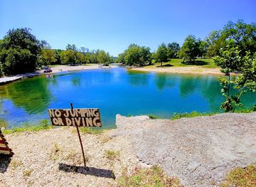 oklahoma/lake-and-trail-country/attraction/blue-hole-park-llc