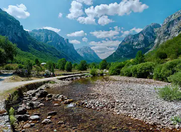 Ropojana valley