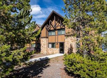 montana/yellowstone-national-park/attraction/grant-village