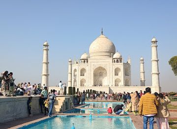 india/agra/taj-ganj/attraction/i-love-agra-photo-point