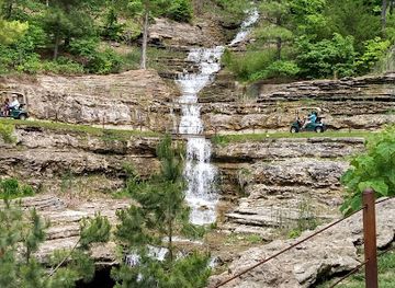 missouri/ozarks/attraction/talking-rocks-cavern
