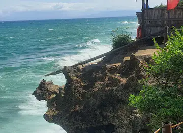 Rock Dive Inn and Beach Resort