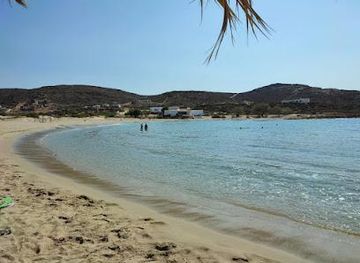 greece/santorini/attraction/magganari-beach