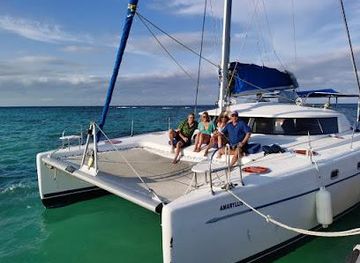mexico/cancun/attraction/isla-mujeres-tour-en-catamaran