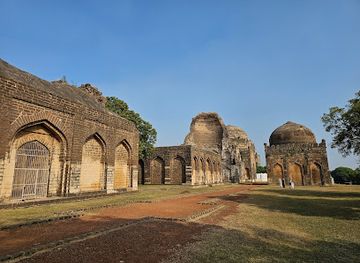 india/north-india/attraction/bahmani-tombs-bidar-district-karnataka-india
