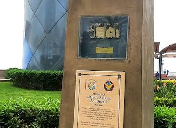 peru/callao/attraction/monumento-a-alfredo-salazar