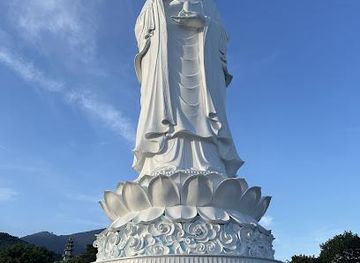 vietnam/hoi-an/attraction/son-tra-mountain