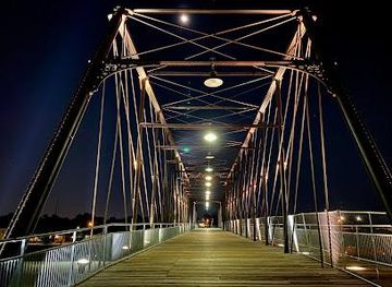 texas/new-braunfels/attraction/hays-street-bridge