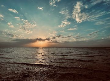 saudi-arabia/al-khobar/attraction/halfmoon-beach-swimming-location