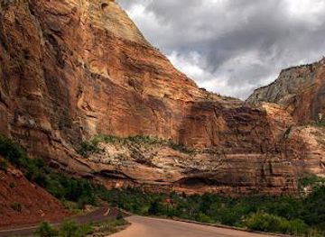 utah/mt-carmel/attraction/zion-canyon-scenic-dr