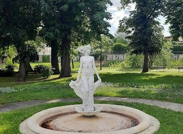 hungary/gyor/attraction/girls-fontain