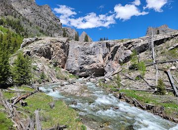 wyoming/wind-river-range/attraction/clear-creek-natural-bridge