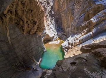 oman/nizwa/attraction/snake-canyon-adventures-guide-tours