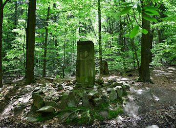 poland/holy-cross-mountains/attraction/pomnik-stefana-zeromskiego