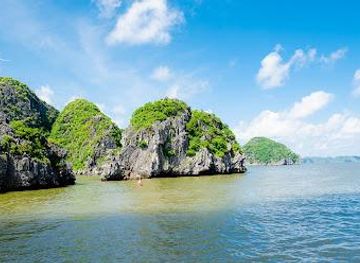 vietnam/ha-long/attraction/lan-ha-bay