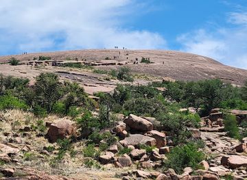 texas/enchanted-rock-state-natural-area/attraction/enchanted-rock