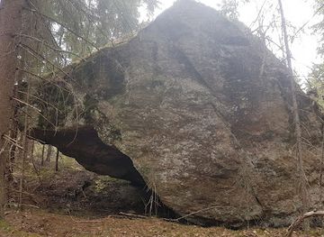 finland/lake-saimaa/attraction/laivakivi-boulder