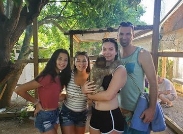 honduras/cayos-cochinos/attraction/aj-s-monkeys-and-sloths