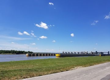 illinois/great-river-road/attraction/melvin-price-lock-and-dam