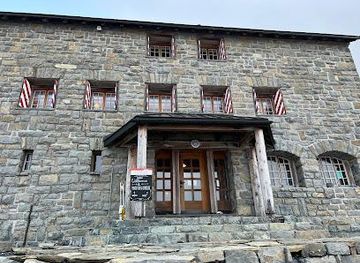 switzerland/interlaken/attraction/bluemlisalphutte-sac