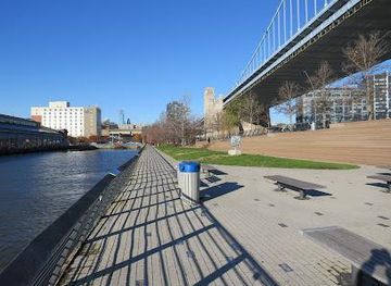 pennsylvania/philadelphia/attraction/race-street-pier