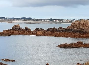 guernsey/st-sampson/attraction/monkey-and-camel-rocks