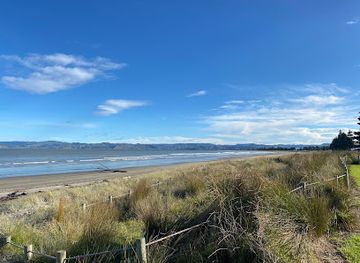 new-zealand/gisborne/attraction/waikanae-beach