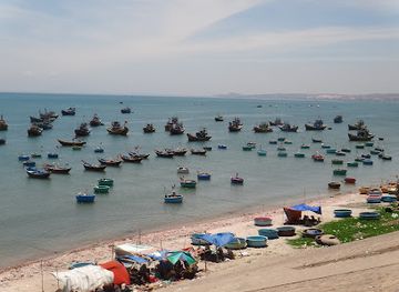 vietnam/phan-thiet/attraction/mui-ne-fishing-harbour