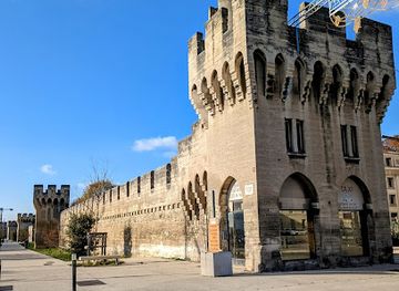 france/avignon/palais-des-papes/attraction/remparts-d-avignon
