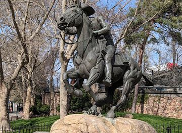 california/gold-country/attraction/pony-express-statue
