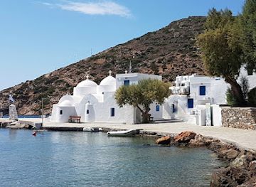 greece/cyclades/attraction/taxiarchis-chapel