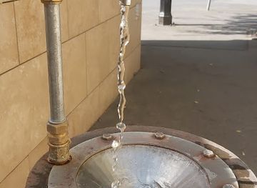 hungary/vac/attraction/water-tap-free-water