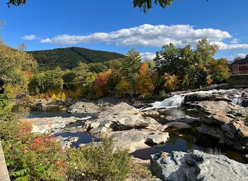 massachusetts/mohawk-trail/attraction/bridge-of-flowers
