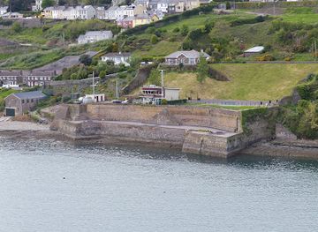 ireland/county-cork/attraction/cove-fort-county-cork