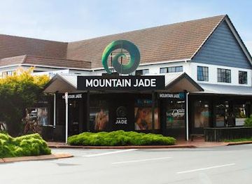 new-zealand/rotorua/attraction/mountain-jade-store-carving-studio-tours